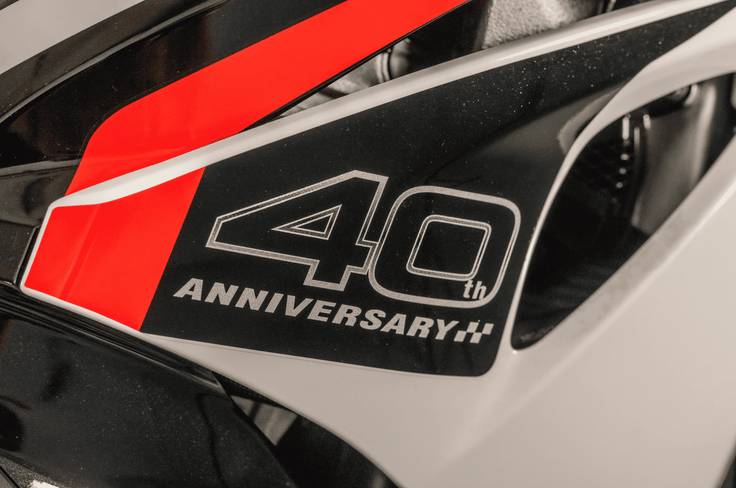 a retro ‘R’ logo on the belly pan, and GSX-R branding on the seat and exhaust. Suzuki GSX-R1000R 40th Anniversary Edition 40th anniversary decal